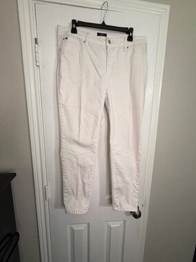 White denim pants